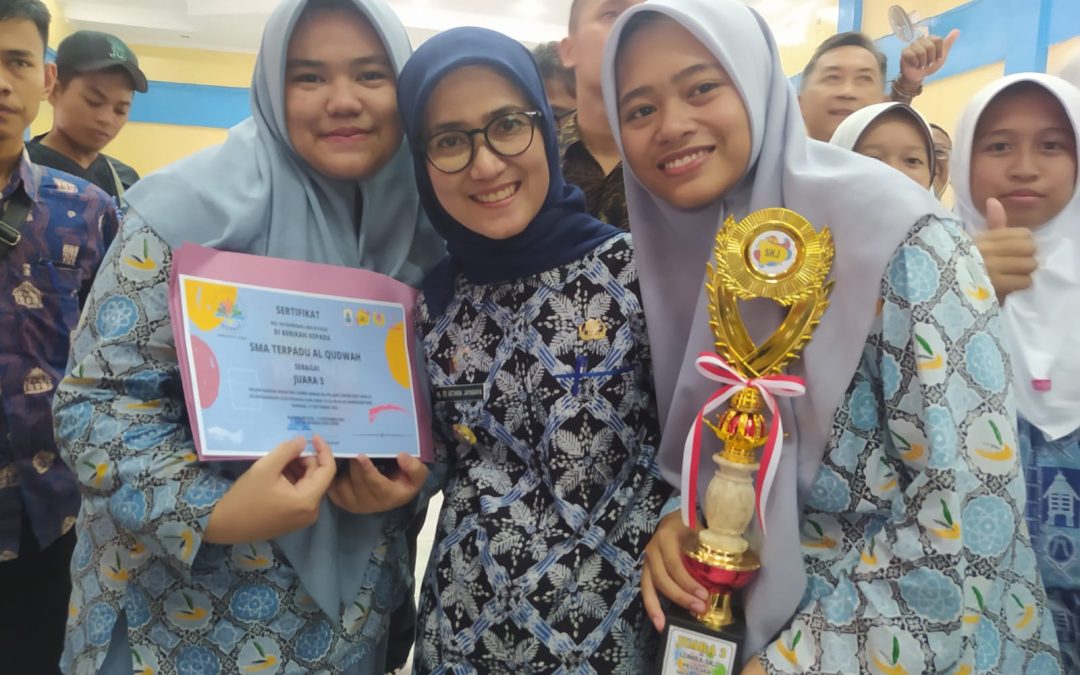 Juara 3 Senam SKJ, Tim Senam SMA Terpadu Al Qudwah Terima Hadiah Dari Bupati Lebak
